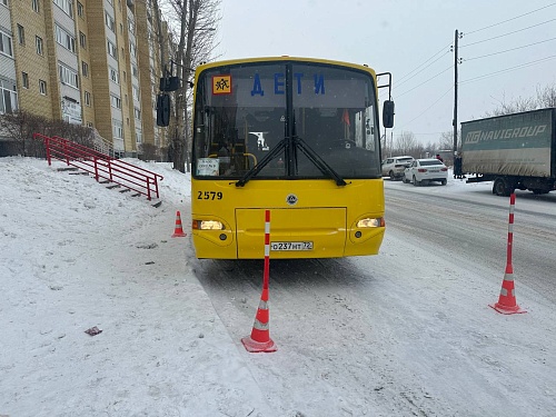 В Тюмени школьный автобус проехал по ноге ребенка