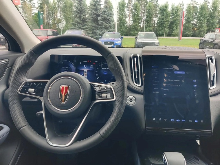 Китайский премиум на любой вкус: тестируем Hongqi HS3 и HS5 в Тюмени