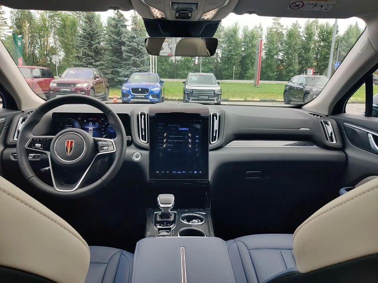 Китайский премиум на любой вкус: тестируем Hongqi HS3 и HS5 в Тюмени