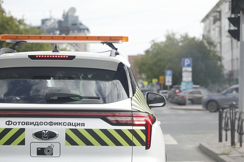 Тюменские автомобилисты получают штрафы за неоплату парковки и стоянку на тротуарах