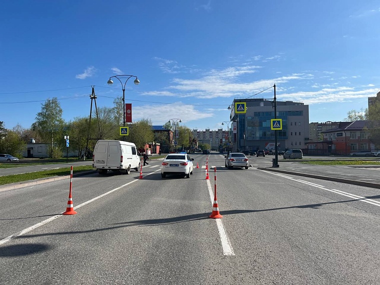В Тобольске на "зебре" сбили молодую мать с ребенком