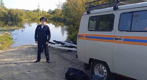 Квадрокоптеры и моторные лодки помогают тюменским полицейским обеспечивать порядок на подтопленных территориях