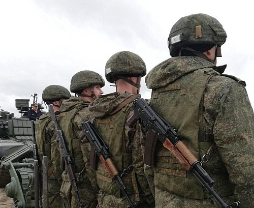Ямальский боец вернул Александру Моору памятную монету, полученную "в долг" при уходе на фронт