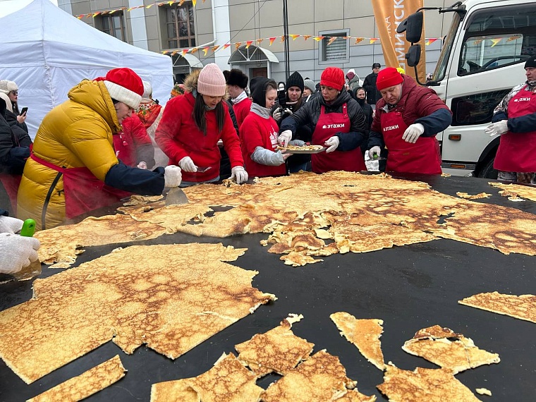 Рецепты с изюминкой: в Ялуторовске пекари сошлись в битве гигантских блинов