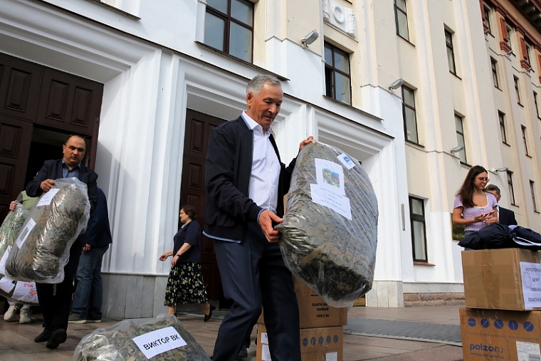 Фуат Сайфитдинов: Волонтерский центр «От сердца к сердцу» отправил в зону СВО очередной гуманитарный груз