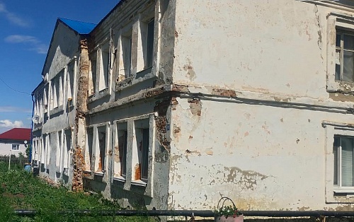В Вагае определят судьбу старого многоквартирного дома