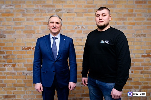 Александр Моор поздравил участника «Боевого кадрового резерва» Мираса Сайфутдинова с назначением