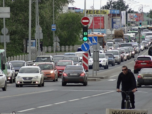 На самых оживленных перекрестках Тюмени запретят разворачиваться