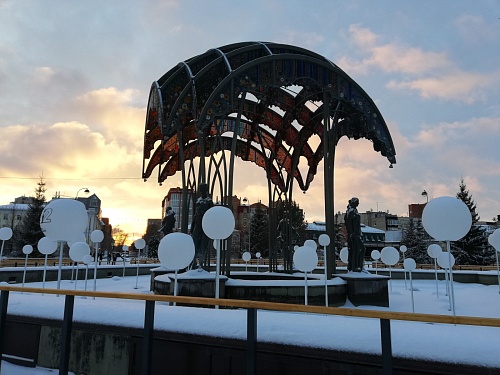 Афиша на 6 и 7 декабря: толпа Дедов Морозов, новогодний шопинг, Безруков и Те Самые кухни в хрущевках