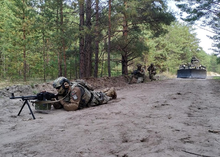 В Тюменской области все заключившие контракт с Минобороны проходят обязательное обучение