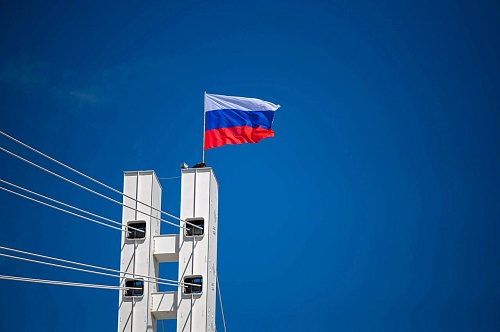 В День флага на мост Влюбленных водрузят триколор