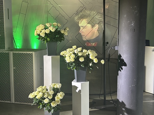 «Детство» под мостом: в Тюмени открыли памятное место имени Юрия Шатунова