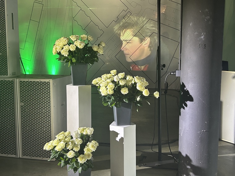 «Детство» под мостом: в Тюмени открыли памятное место имени Юрия Шатунова