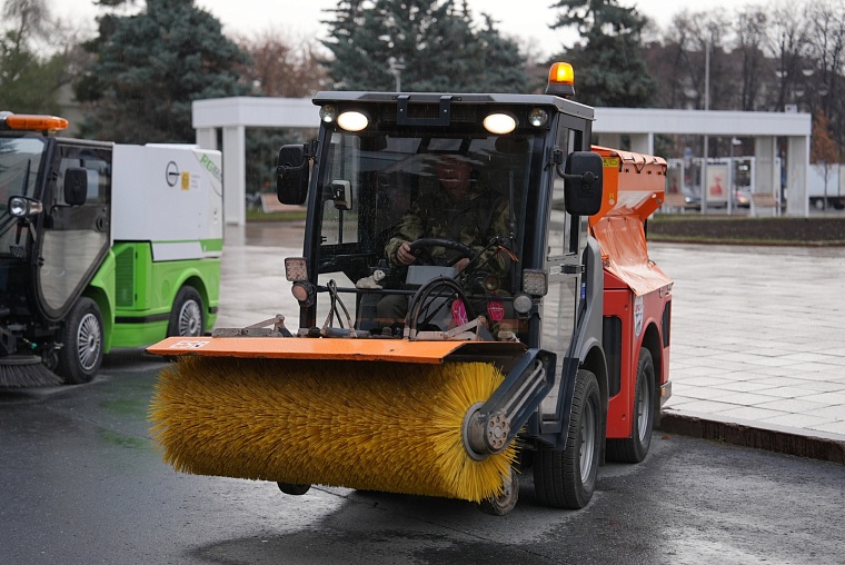 В Тюмени открылась выставка новых автобусов и дорожной техники
