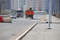 В Тюмени ремонтируют дороги рядом со школами и детскими садами