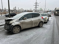 Под Тюменью произошло массовое ДТП с пятью машинами, два водителя получили травмы