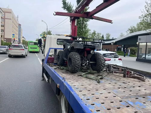 В центре Тюмени ГАИ задержала 16-летнего школьника на квадроцикле