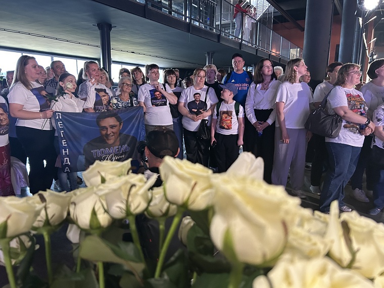 «Детство» под мостом: в Тюмени открыли памятное место имени Юрия Шатунова