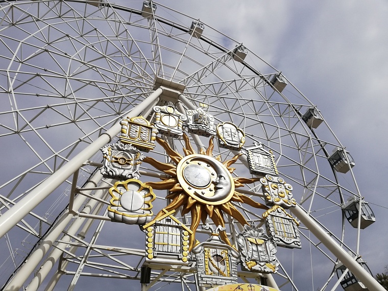 Колесо обозрения на Цветном бульваре готовят к открытию после реконструкции