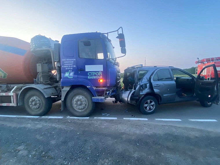 Под Тобольском в ДТП с бетомешалкой пострадал ребенок