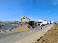 На трассе Тюмень - Омск в Абатском районе движение регулируют семь экипажей ДПС