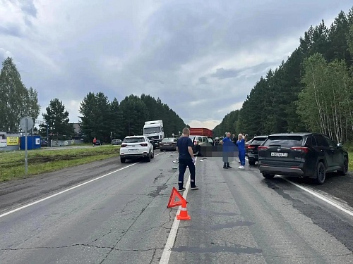 Участок трассы Курган - Тюмень перекрыт из-за крупной аварии с жертвами