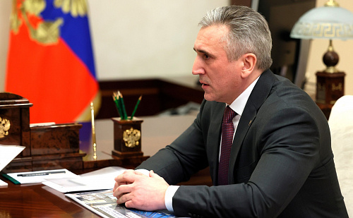Александр Моор рассказал Владимиру Путину, как в Тюменской области поддерживают семьи участников СВО