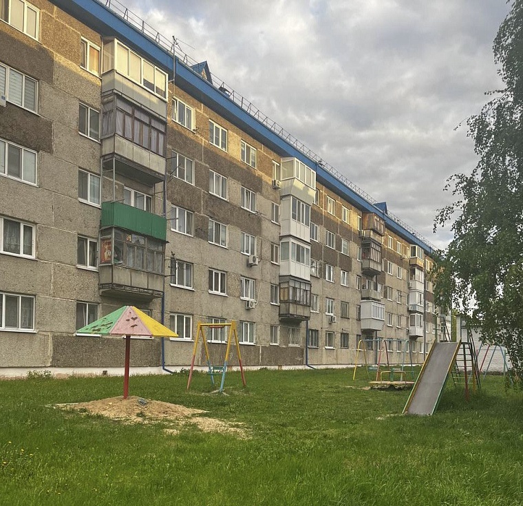 В Тюмени ребенку оторвало фалангу пальца на опасной детской площадке