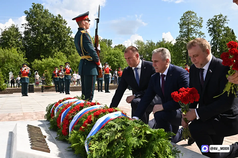 Александр Моор: Мемориал участникам СВО открыли в Тобольске на площади Победы