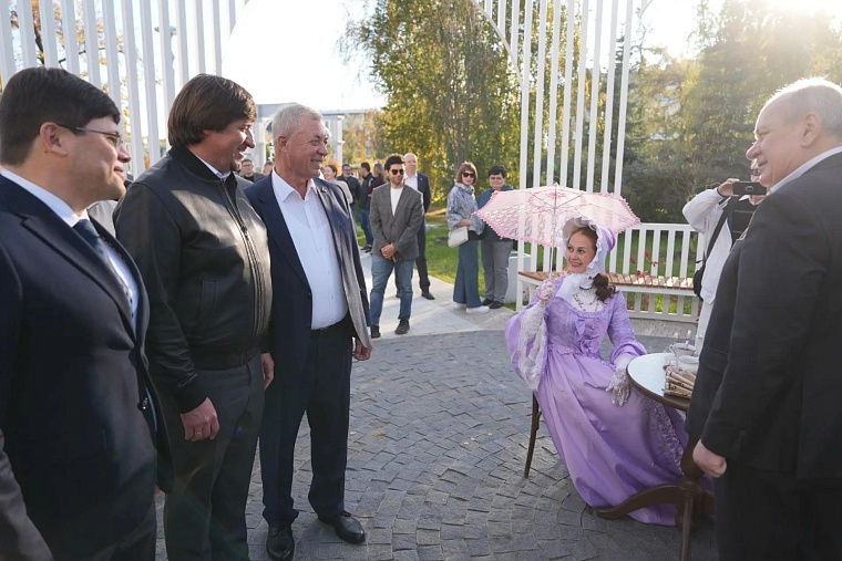 Теперь здесь Александровский сад: как изменилась площадь Борцов революции после благоустройства