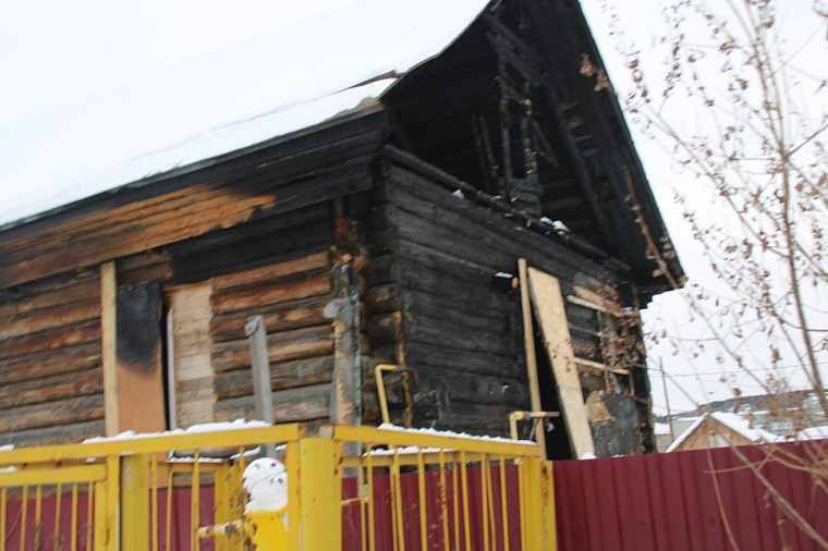 В Тобольском округе по поручению губернатора восстанавливают после пожара дом семьи участника СВО