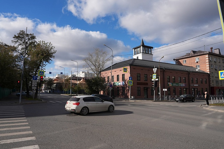 В границах улиц Комсомольской и Осипенко в Тюмени появятся новые парковочные места