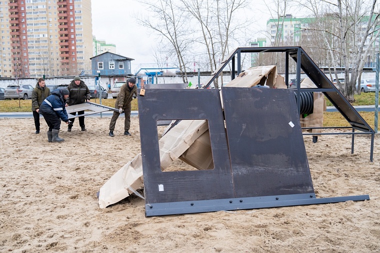 Депутаты Тюменской гордумы оценили благоустройство сквера на ул. Мебельщиков
