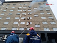 Дым в гостинице "Восток": тюменские пожарные провели учения по спасению людей