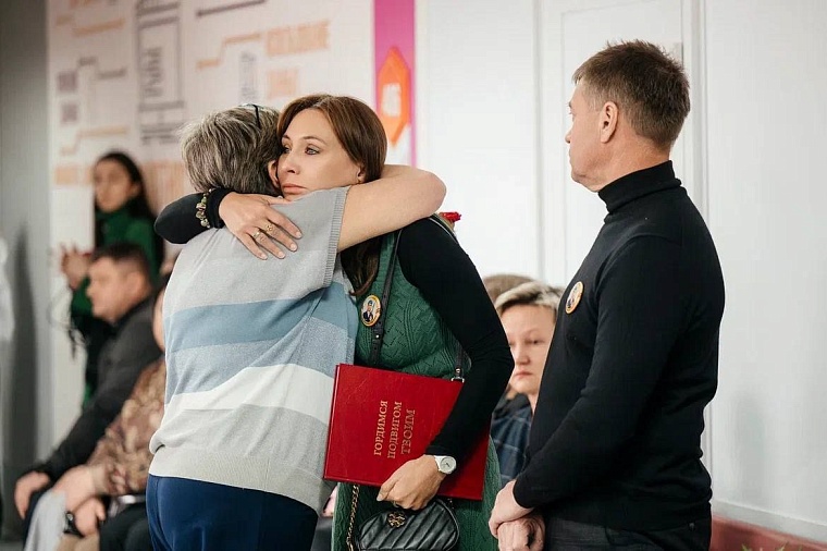 В тюменской гимназии №12 открыли мурал в честь погибшего героя СВО, учившегося в этих стенах