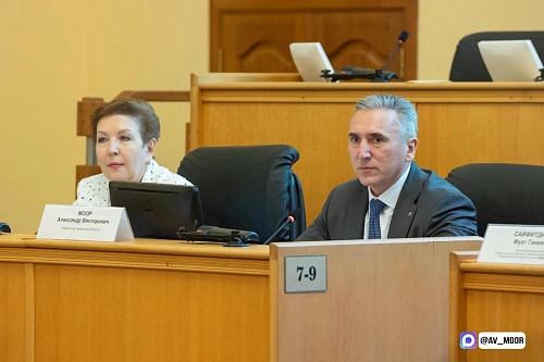 Александр Моор пожелал Ольге Кузнечевских плодотворной работы в составе депутатского корпуса