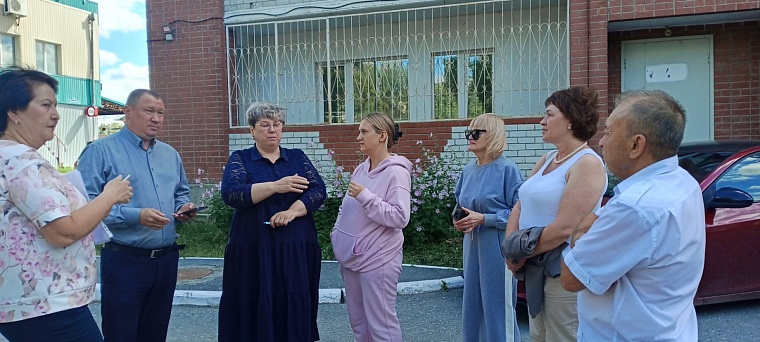 Депутаты городской думы работают в избирательных округах