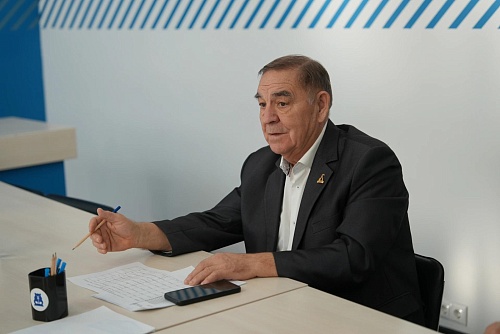 Из Тюмени бойцам СВО отправят автомобили, антидроновые одеяла, флисовые костюмы