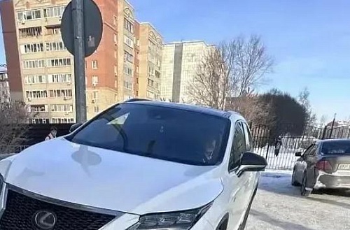 В центре Тюмени водителей штрафуют из-за неправильной парковки