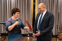 Светлана Иванова вручила тюменским дорожникам награды городской думы