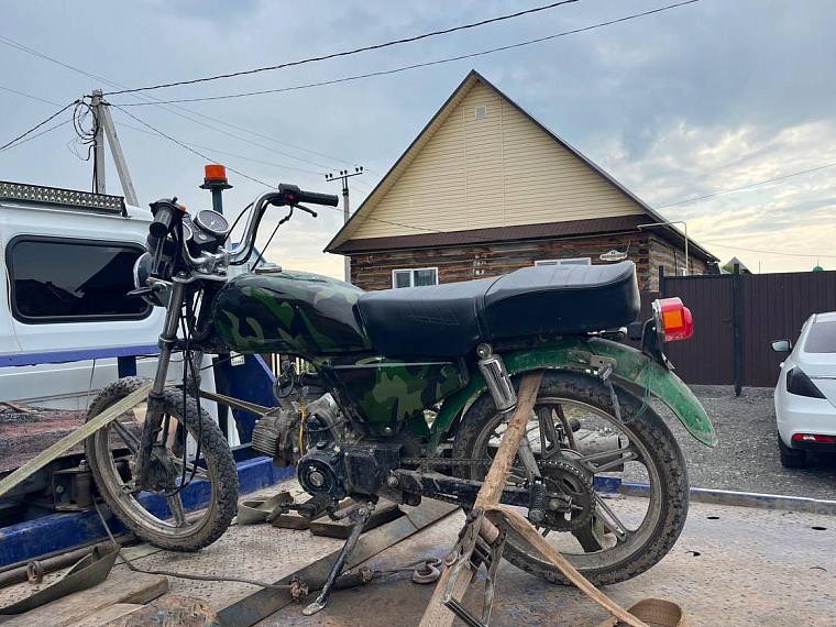 Тюменских родителей штрафуют на 30 тысяч рублей за катающихся на мопедах и питбайках детей