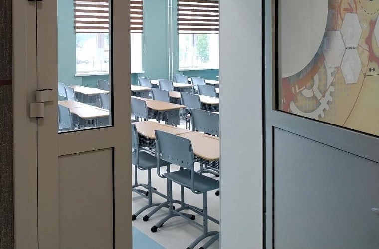 В тюменской школе случился пожар, госпитализацию учителя опровергли