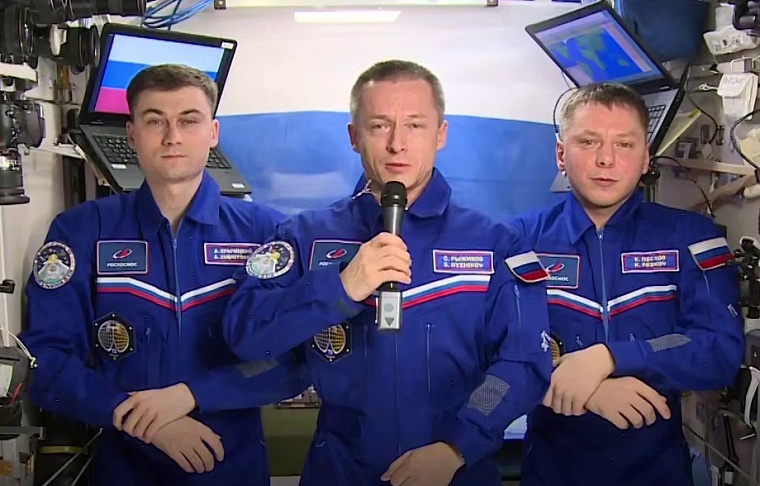 С Днем России земляков поздравили космонавты МКС