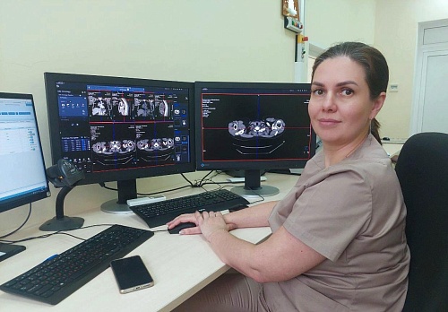 Тюменские врачи спасли женщину с опухолью кишечника