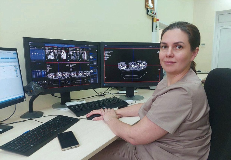 Тюменские врачи спасли женщину с опухолью кишечника