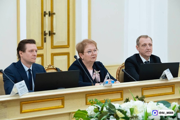 Александр Моор встретился с участниками тюменской сборной «Абилимпикса»