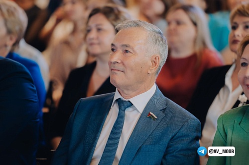 Александр Моор поздравил с юбилеем главу региональной думы