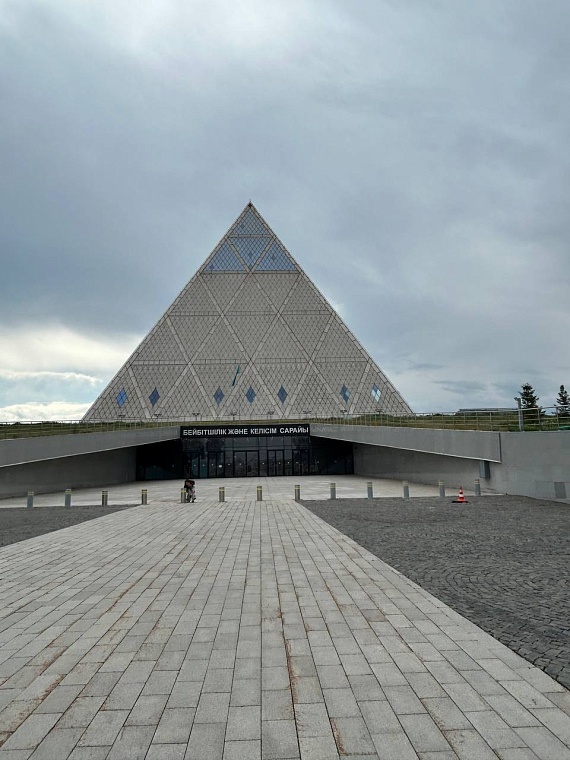Поездка в Казахстан: низкие цены, дешевый сервис, красивая природа и стремительный банкинг