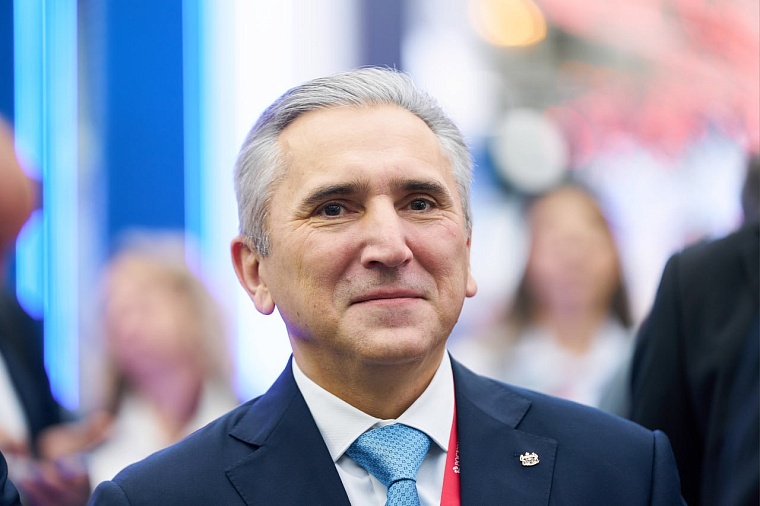 Александр Моор работает на Российской энергетической неделе в Москве