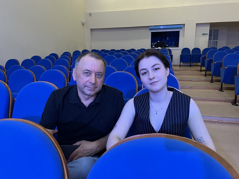«Только если умер»: тюменской группе «СВОИ» 12 лет — как подростки играют рок и не опаздывают на репетиции